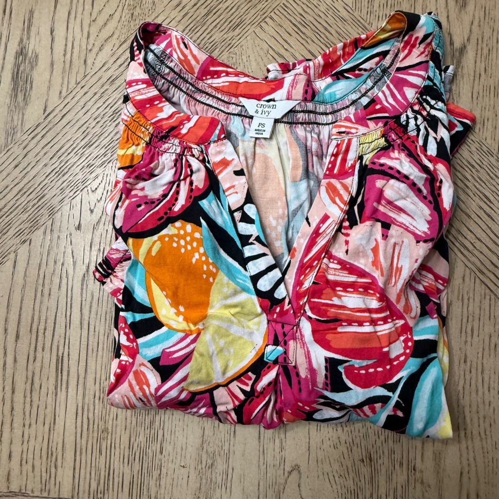 Crown & Ivy Women's PS Tropical Fruit‎ Leaf Print V Neck Smocked Blouse Top